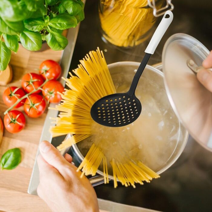 Шумовка 33 см, черно-белая Arcadalina Fackelmann