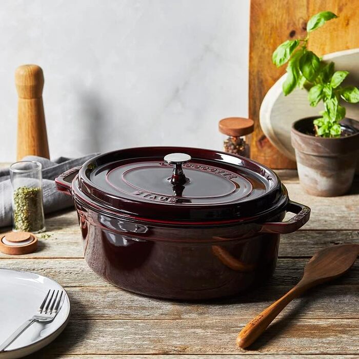 Чавунна жаровня/кокот STAUB, овал 6,7 л, (31 см, гренадин)