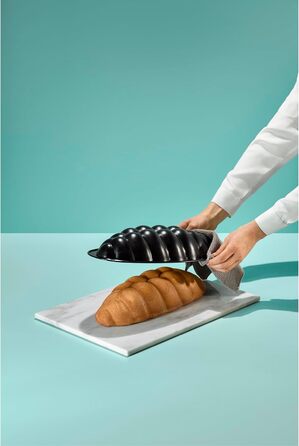 Форма для плетеной пасхальной выпечки 38 см, черная Kaiser