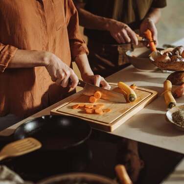 Ніж Santoku Fiskars Folken FSC 16 см (1075694)