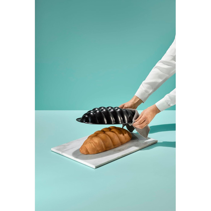 Форма для плетеной пасхальной выпечки 38 см, черная Kaiser