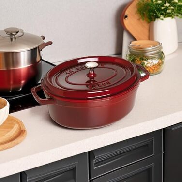 Чавунна жаровня/кокот STAUB, овал 6,7 л, (29 см, Grenadine)
