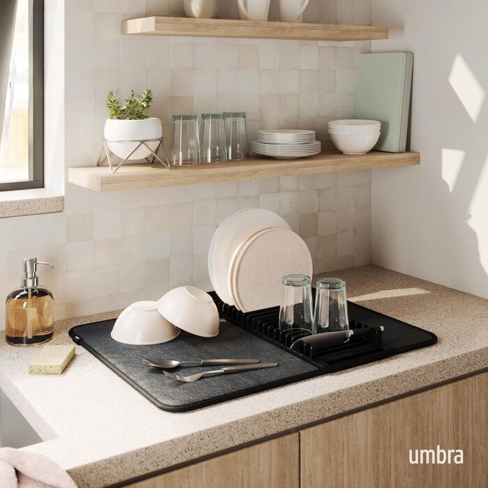 Підставка-сушарка для посуду з килимком 61 х 46 см чорна Udry Umbra