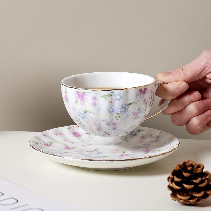 Чашка з блюдцем та вінтажним квітковим візерунком від Fanquare, чашка з кістяного фарфору для еспресо, капучино та кави, з блюдцем та ложкою, подарунок для вечірки (фіолетовий)