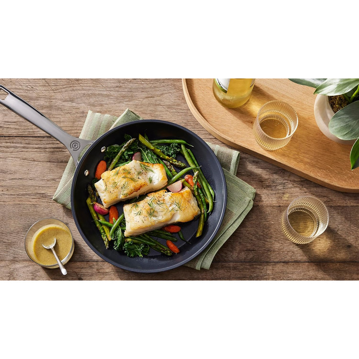 Керамічна сковорода з антипригарним покриттям 20 см LE CREUSET Essential